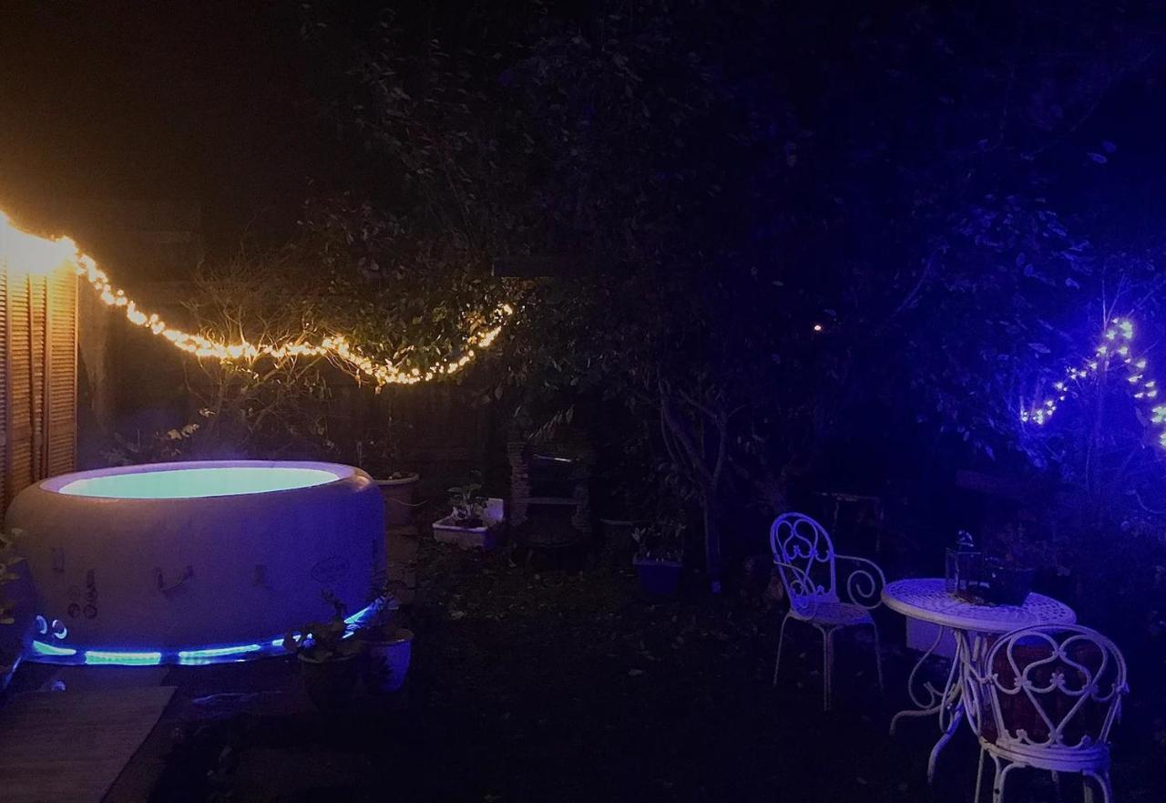 Bijou Cottage In Bronte Country With Wood-Burning Stove & Hot Tub Spa 호어스 외부 사진