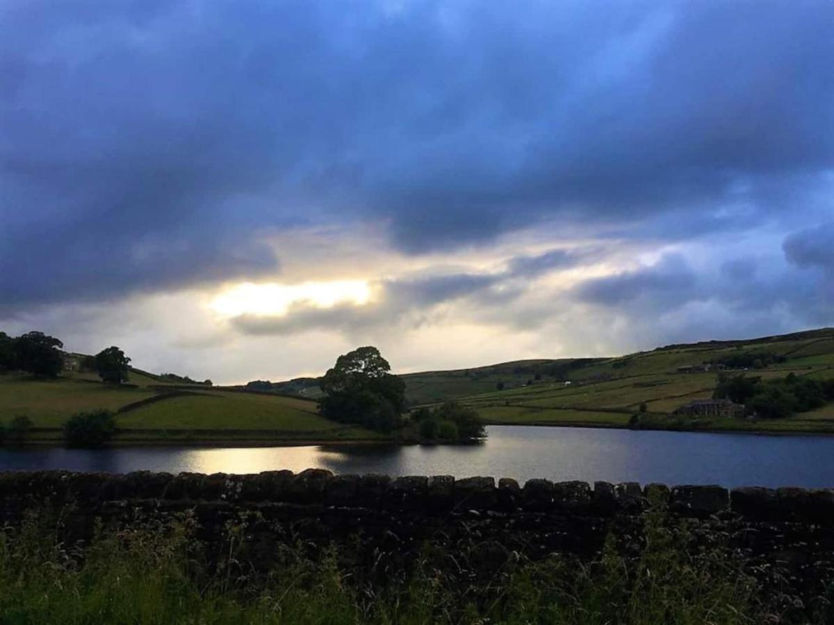 Bijou Cottage In Bronte Country With Wood-Burning Stove & Hot Tub Spa 호어스 외부 사진