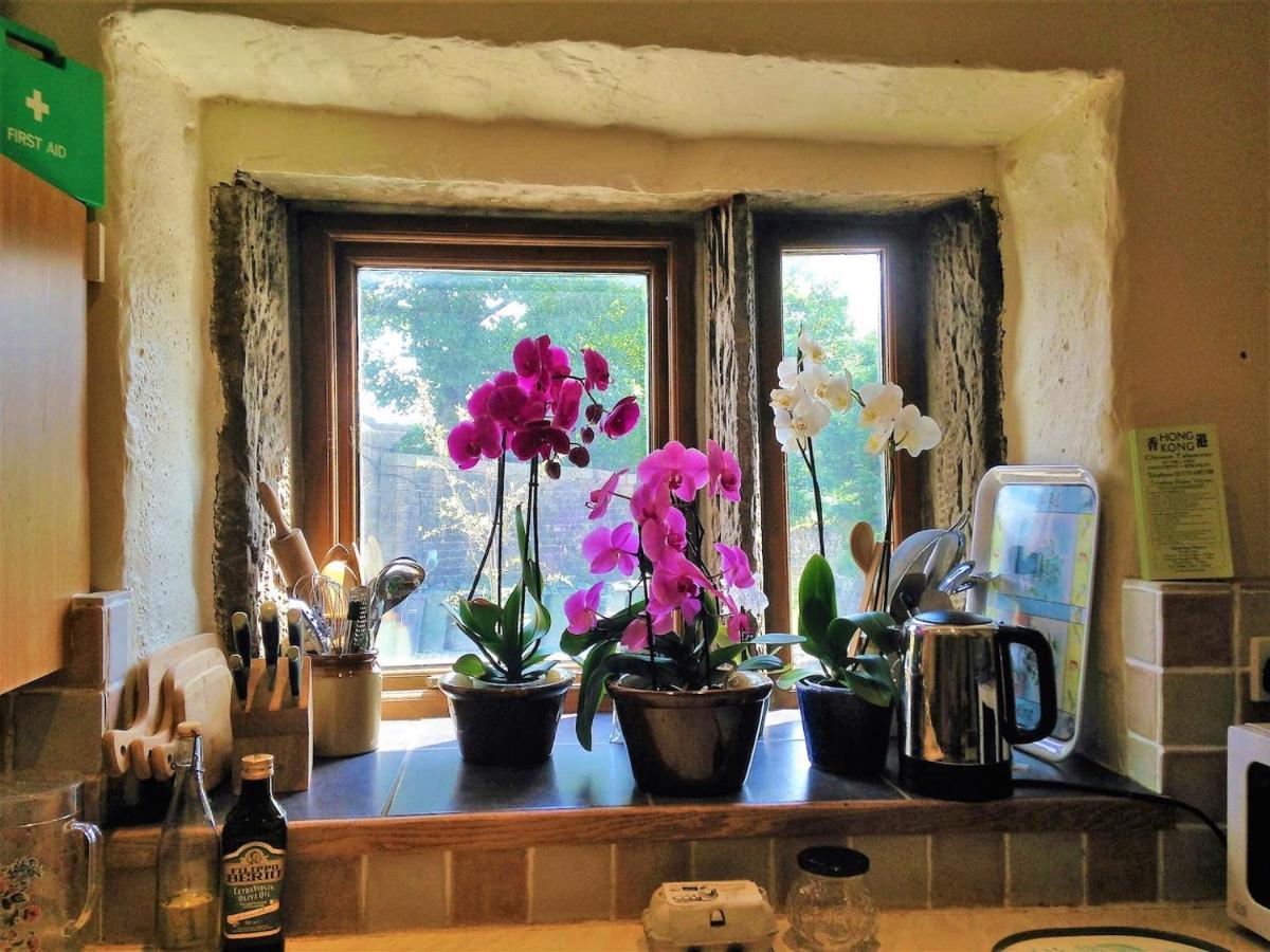 Bijou Cottage In Bronte Country With Wood-Burning Stove & Hot Tub Spa 호어스 외부 사진