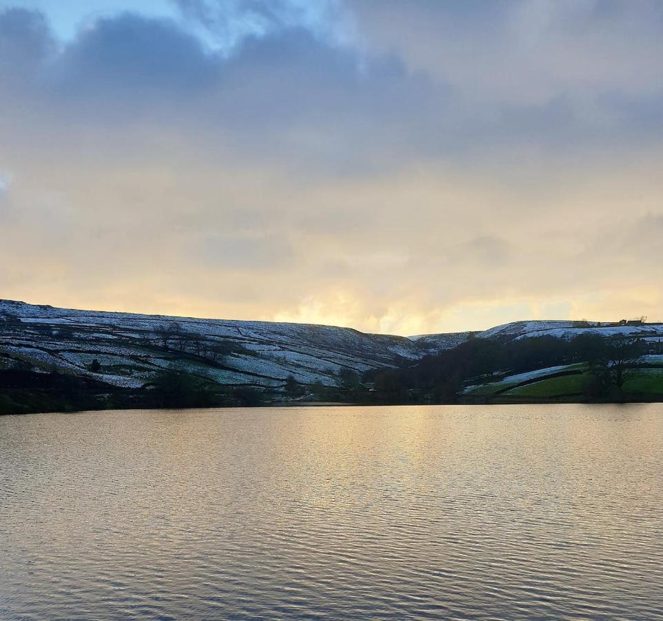 Bijou Cottage In Bronte Country With Wood-Burning Stove & Hot Tub Spa 호어스 외부 사진